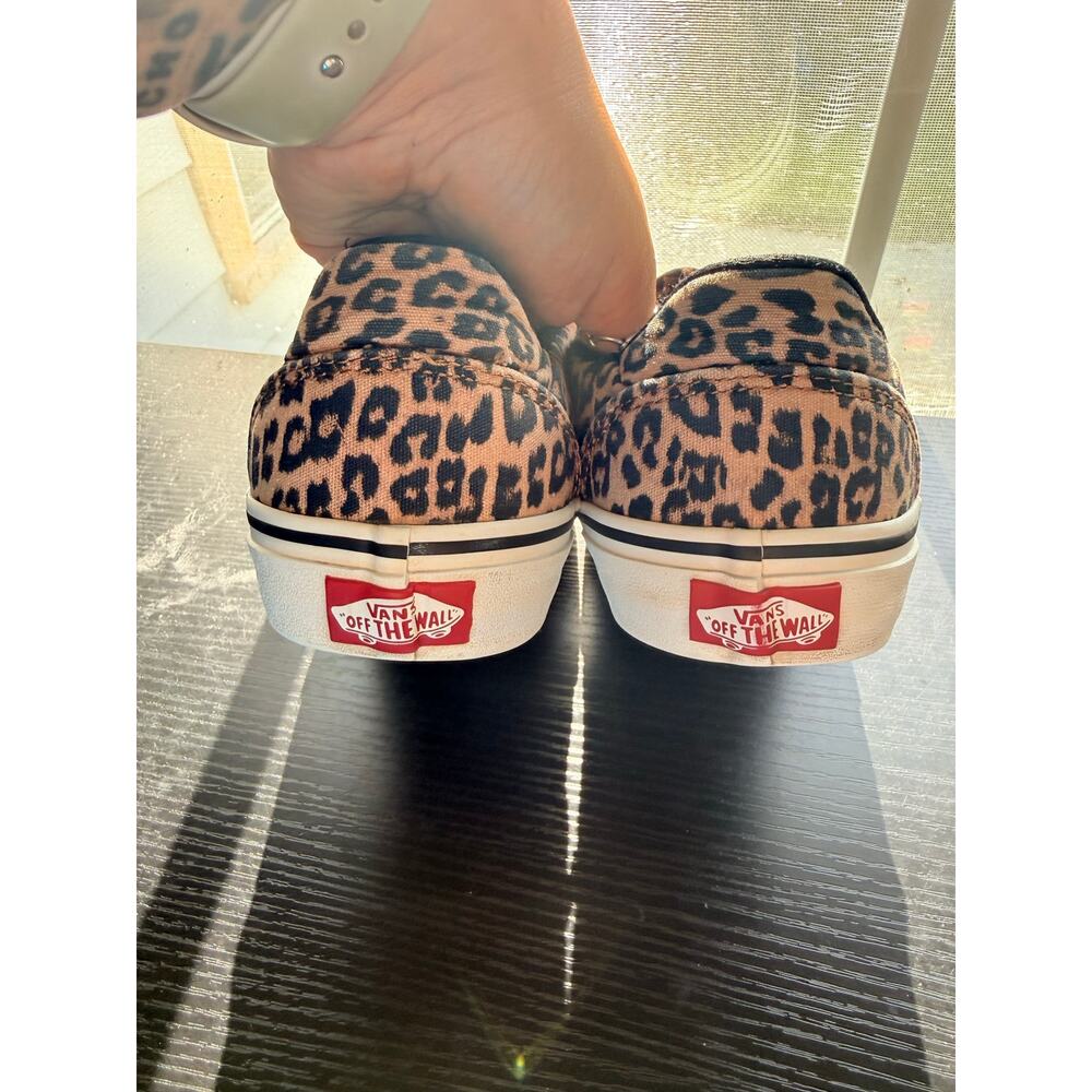 Vans Classic Slip-On Leopard Print Women’s Size 7 Deluxe Comfort Sneakers - Picture 2 of 7